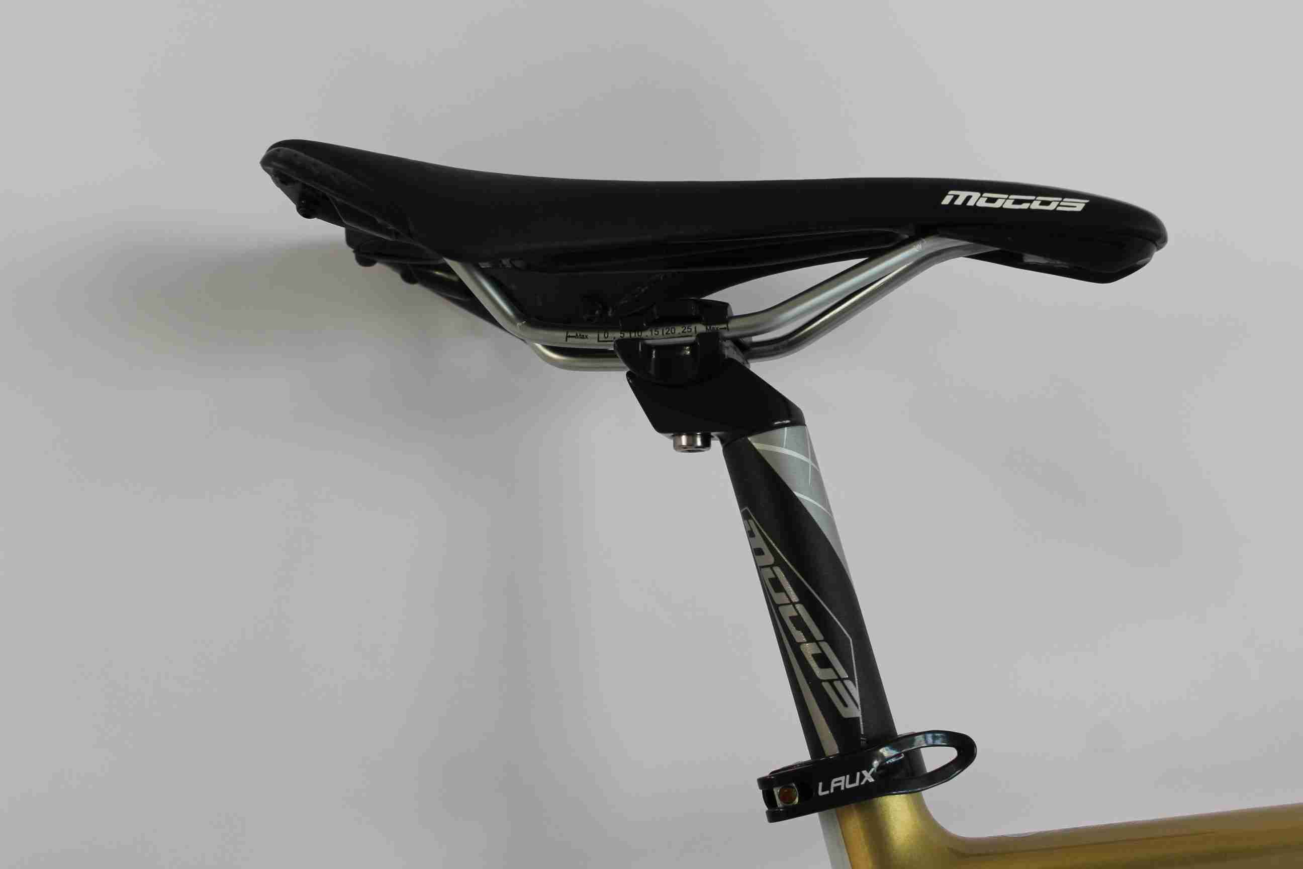 alloy seat post and road bike saddle
